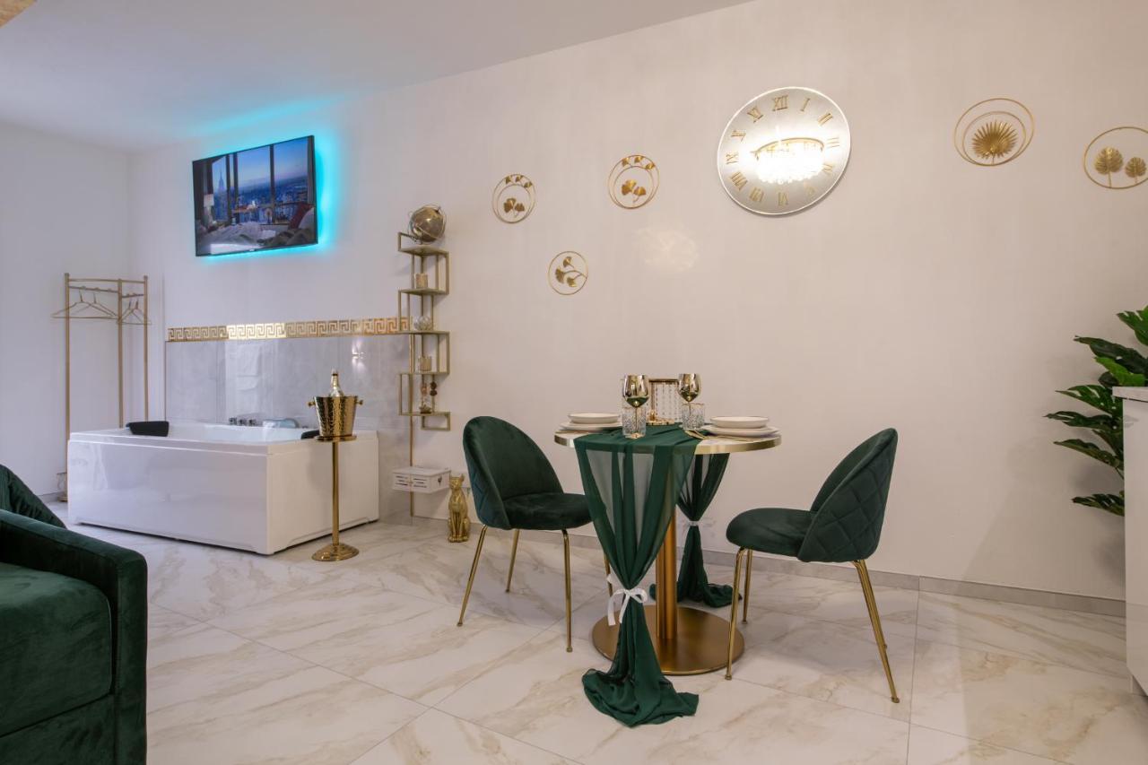 Fashion Apartment Gold Bologna With Jacuzzi & Car Garage Экстерьер фото