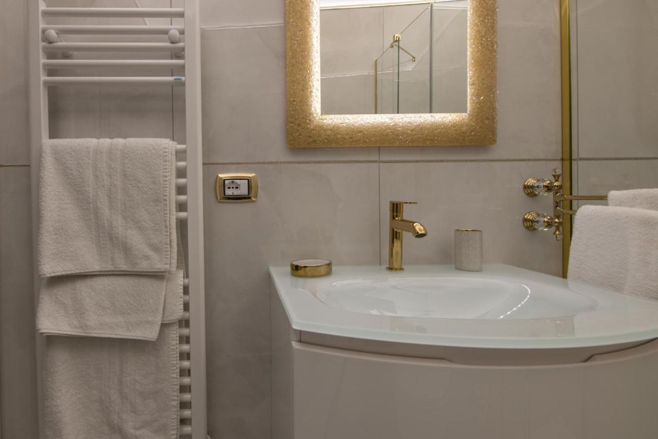 Fashion Apartment Gold Bologna With Jacuzzi & Car Garage Экстерьер фото