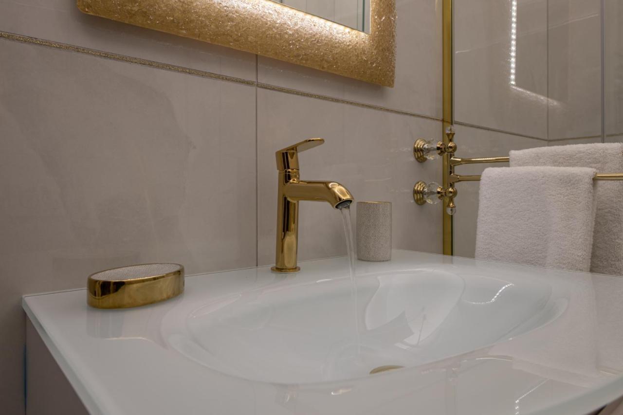 Fashion Apartment Gold Bologna With Jacuzzi & Car Garage Экстерьер фото